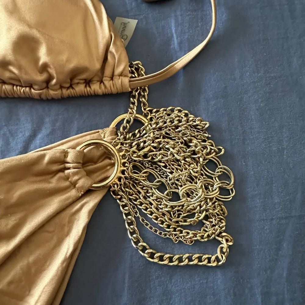 Beach bunny Ball and Chain bikini - Picture 3 of 5